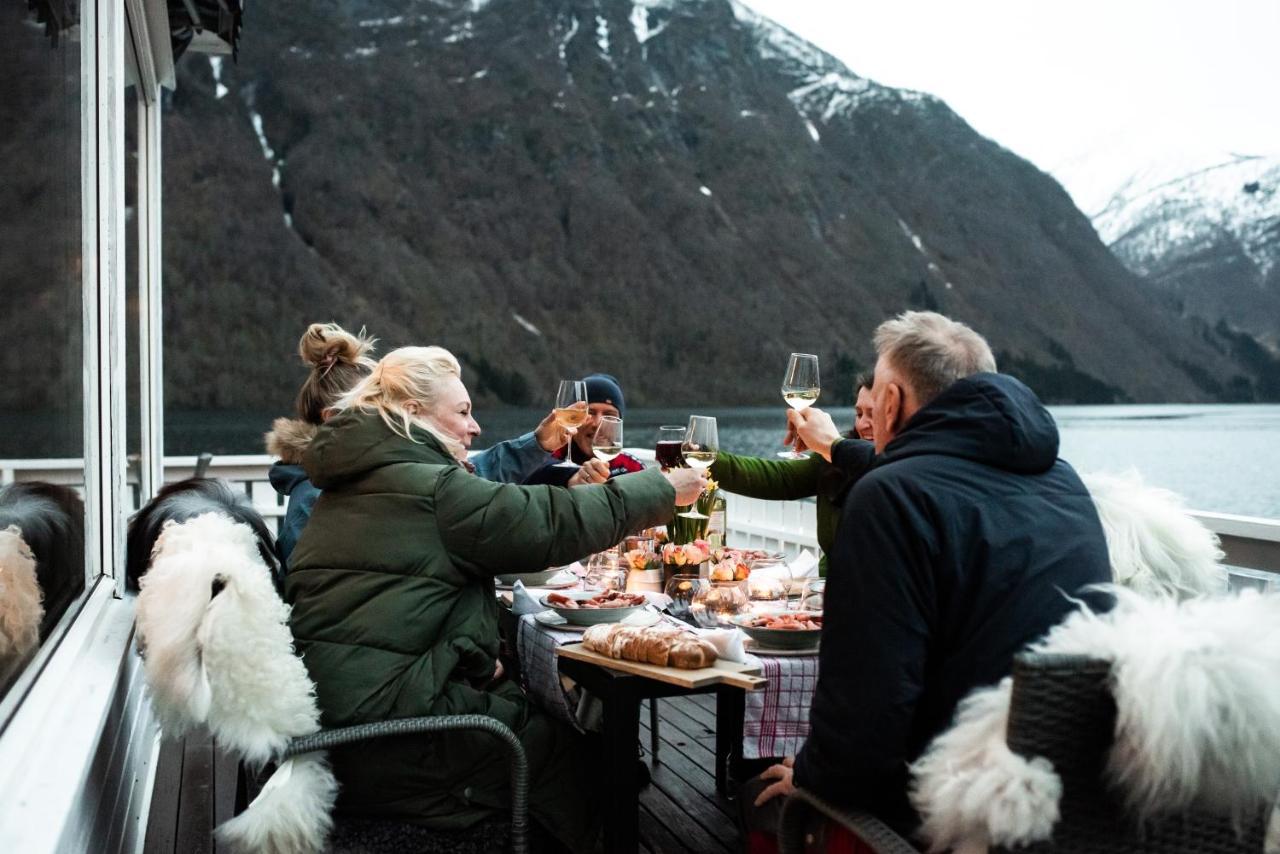 Fjaerland Fjordstove Hotell - Huseby Hotelldrift As Exterior foto